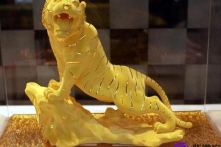 2025年11月求财定日吉日分析：生肖虎金牛座攻略查询