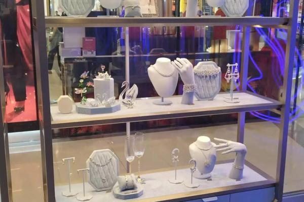 收藏品投资：2026年展柜