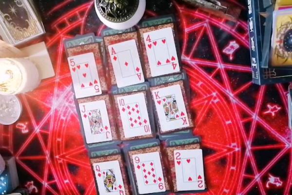 塔罗指引：春节如何应对亲戚的灵魂拷问