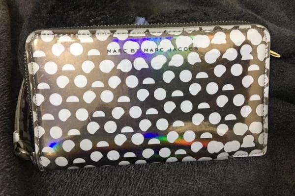 2026年搞钱包包指南：背这个颜色钱包鼓鼓