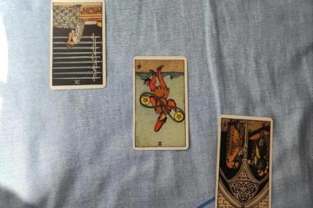 塔罗测试：你的工作会影响感情吗？