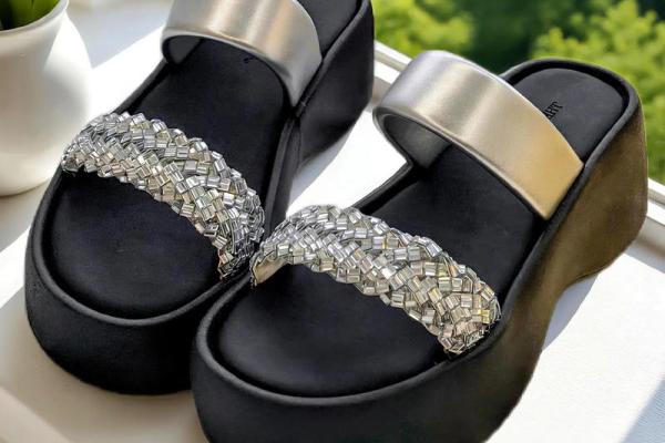 2026年搞钱拖鞋指南：穿这个款式脚踏实地