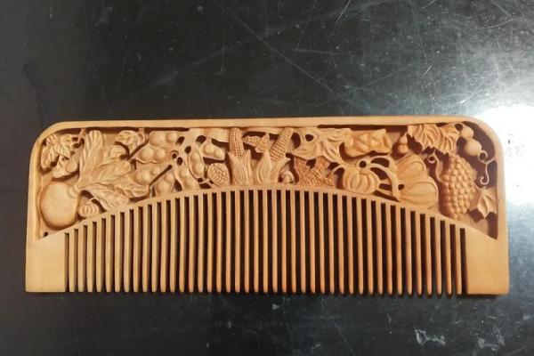 2026年搞钱梳子指南:用这个颜色梳头招财 2026年搞钱梳子指南:用这个颜色梳头招财