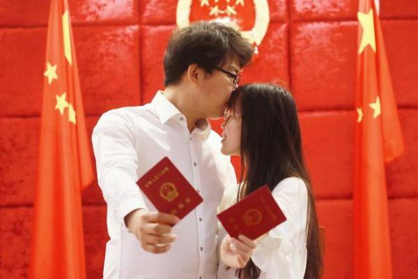 「2026年8月领证吉日」黄道吉日查询,准新人必看 「2026年8月领证吉日」黄道吉日查询,准新人必看