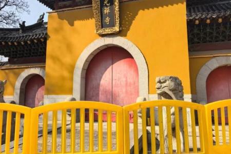 2025年12月去寺庙祈福的好日子查询，哪天最吉利适合许愿？