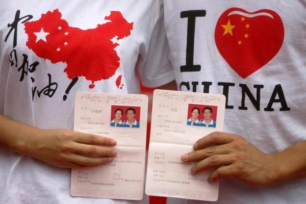 5分钟：2025年领证吉日查询：哪些日期适合新人领结婚证并寓意美好？