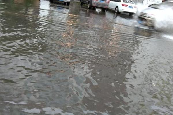 梦到下雨发大水