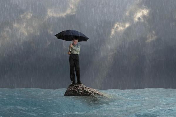 梦见下雨发洪水