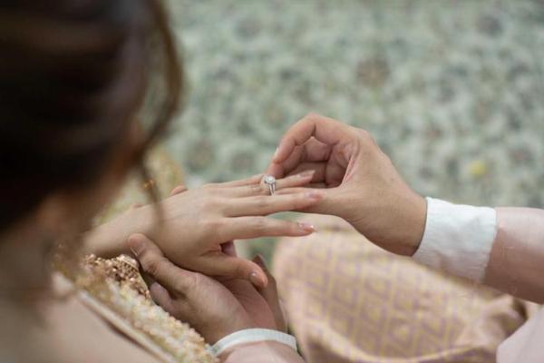 属龙男和蛇女相配婚姻如何(属龙男和属蛇女的适合做夫妻吗)