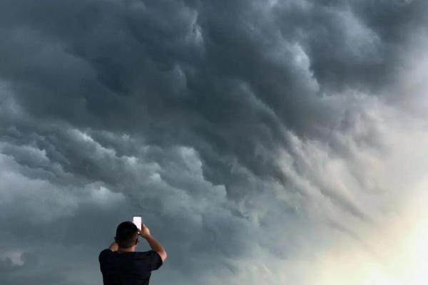 梦见瓢泼大雨淋在身上