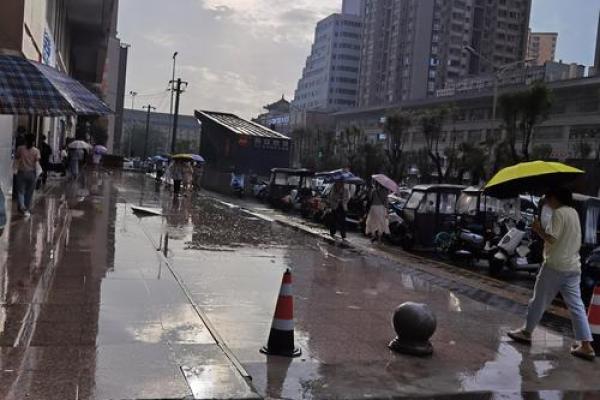梦见瓢泼大雨淋在身上