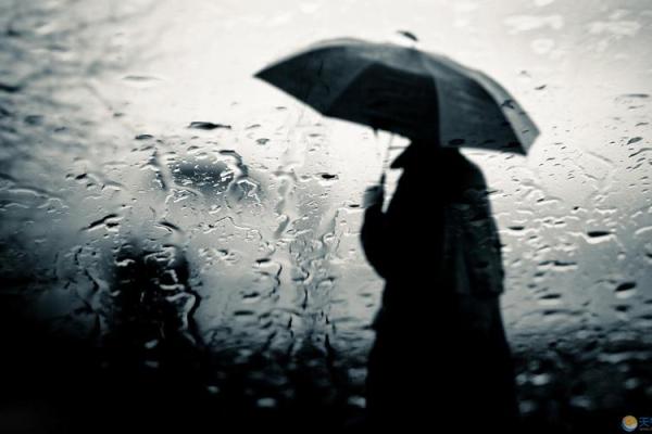 梦见下雨被雨淋