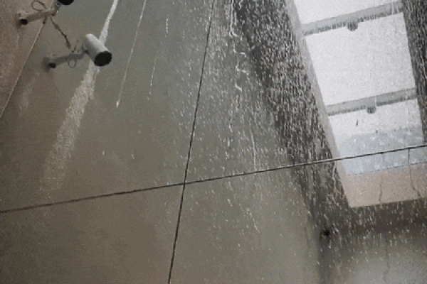 梦见房子漏雨特别严重