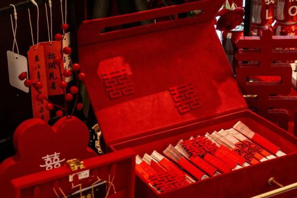 2025年11月订婚吉日全在这(12个禁忌+速查) 2025年11月订婚吉日全在这(12个禁忌+速查)