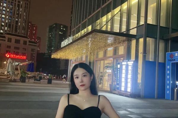 2025年11月生肖狗水瓶座理发发型设计吉日：发型风格与吉日